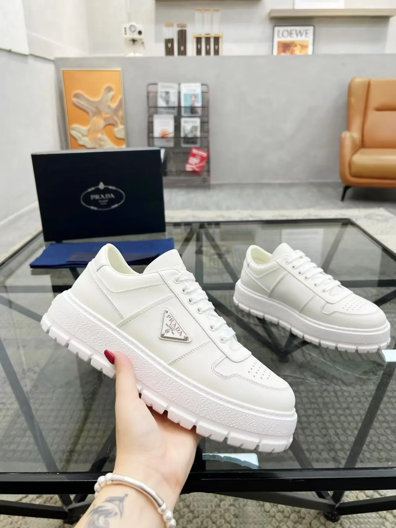 Men's Men's Shoes 💰440 [New Style] 🎍🎍Prada Prada's new men's leather sneakers, the highest version on the market, any comparison is welcome🆚! The original leather has excellent texture and is super high-end! Fetal sheep net lining imported from Italy, removable pad! Luxurious materials and fine workmanship, highly recommended! Code: 38-44 (45 can be customized